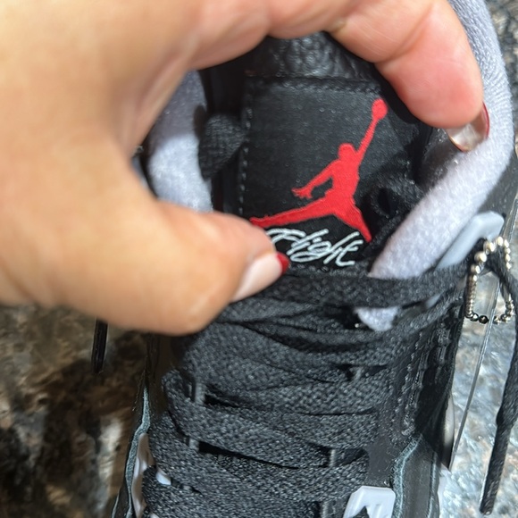 Air Jordan 4 Retro Bred Reimagined (GS) - Picture 8 of 8